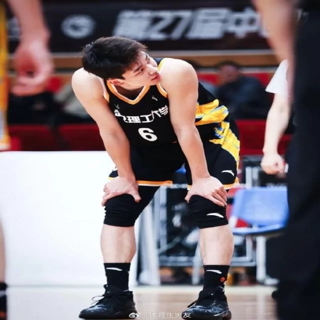 篮球季后赛走势解析：从数据视角深度剖析第97组对决